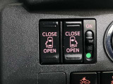 後席の両側電動スライドドアは運転席側からも操作できます。ON/OFFの切り替えが出来ますので、状況によって使い分けられます。
