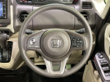 インテリアに合わせたデザインのステアリングは、運転される方のことも考え、運転しやすい形状、大きさです。是非一度、実際に触ってお確かめください。