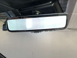 デジタルインナーミラーで車内の後席乗員に遮られることなく、車両後方の安全確認が可能です。