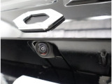 バックカメラが付いているので後方確認が非常にしやすいです。今や運転初心者も熟練者も必須装備!ついていて損はないですね♪