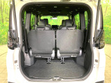 普段のお買い物や通勤、送迎等に十分な荷室スペースを確保しております。セカンドシートを倒すと、大きな荷物の積載も可能です♪