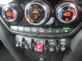 運転席・助手席にシートヒーター装備済でございます!