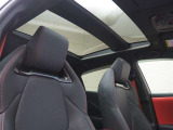 運転席の様子です。見通しの良いすっきりとした内装で運転しやすい空間となっております!