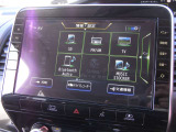 純正9インチ大型ナビはナビ+AV 2画面表示、TV、AM/FM、Bluetooth Audio、SDカード、Blu-ray Disc再生、DVD再生、CD再生/CD録音、ハンズフリー、スマホ連携、NissanConnect サービス対応の高性能モデルです。