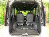後席を格納すると、これだけの広さが!シーンに合わせたシートアレンジで、大きな荷物も積むことが出来ます♪