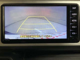 バックモニター付きです。日常の駐車はもちろん、夜間でも後方の視界が確保出来るので、より安定した運転が出来ます。補助装置になりますので、目視での確認も大切です。