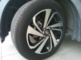 純正アルミホイールを装備しております。