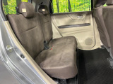 後部座席も気になるようなキズ・汚れやへたり等、大きなダメージはなく、良好な状態です。
