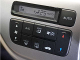 【オートエアコン】温度を設定すれば自動で快適な車内温度を保ちます。エアコン内部の高性能脱臭フィルターで車内のアレルゲンや花粉を除去。