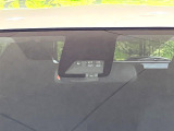 【トヨタセーフティセンス】走行中に前方の車両等を認識し、衝突しそうな時は警報とブレーキで衝突回避と被害軽減をアシスト。より安全にドライブをお楽しみいただけます。