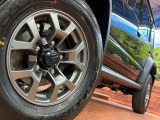 【グレード専用純正15インチアルミホイール】デザイン性の高い純正アルミホイールを装着しております。各種社外アルミホイールや、スタッドレスタイヤも取扱いしております。是非ご相談ください♪