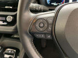 運転中、オーディオの操作をしてて、ハッとしたことはありませんか?ステアリングスイッチは、運転中でもハンドルでオーディオの操作が可能です。安全なドライブをサポートします。