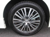 純正のアルミホイール装着です