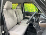 運転席シート廻りは使用感も少なく、良好な状態となっています。前オーナー様が丁寧に使っていたことがよくわかりますね。