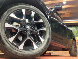【純正アルミホイール】外観にマッチした純正アルミホイールを装着しております。各種社外アルミホイールや、スタッドレスタイヤも取扱いしております。是非ご相談ください♪