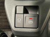 指先だけで簡単に操作が可能な電動パーキングブレーキを採用。「HOLD」スイッチを押すと、渋滞や信号待ちなどでブレーキペダルから足を離しても、ブレーキを保持するので安心です