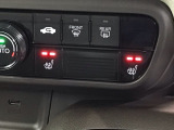 フロント両席にはシートヒーターが付いています!寒い日に便利な装備ですね。