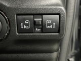 両側電動スライドドア機能が装備されています。