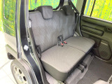 後部座席も気になるようなキズ・汚れやへたり等、大きなダメージはなく、良好な状態です。