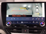 バックカメラの他に上から見下ろしたような画像が見れるアラウンド(全方位)モニター。前後左右を把握できる、すごい機能が装備されています!