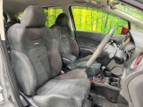 運転席シート廻りは使用感も少なく、良好な状態となっています。前オーナー様が丁寧に使っていたことがよくわかりますね。