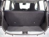 荷室です。後席を倒して荷室を広くできます。