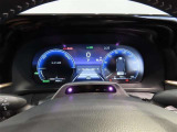 とっても見やすいメーターです。夜間時はラグジュアリーな気分にさせてくれる照明が魅力ですので、夜のドライブも楽しみになりますよ♪