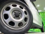 【純正15インチアルミホイール】外観にマッチした純正アルミホイールを装着しております。各種社外アルミホイールや、スタッドレスタイヤも取扱いしております。是非ご相談ください♪