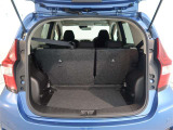 広々としたラゲージスペースを備えています。大きなものや長さのある荷物もしっかりと積み込めます。