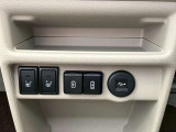 寒い冬に嬉しいシートヒーターが運転席・助手席に完備。USB充電ソケットもございます。
