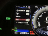 【ブラインドスポットモニター】後側方から接近する車両を検知。 衝突の危険があると判断した場合、ドアミラー表示や警報音でドライバーに注意を促します。