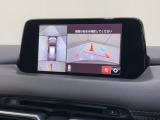 狭い場所での駐車やすれ違いなどでより的確な運転操作に役立つ360&deg;ビューモニターが装備されています。