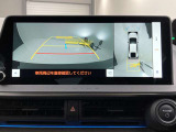 バックカメラの他に上から見下ろしたような画像が見れるアラウンド(全方位)モニター。前後左右を把握できる、すごい機能が装備されています!
