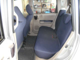 ★後部座席も快適スペースでゆったりと座ることが出来ます♪セパレートタイプで使い勝手も良いです♪またポイント5鈴鹿店はキッズコーナーや雑誌やドリンクもご提供しておりますので皆さまで是非ご来場下さい♪
