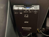 ETCカードを挿入することで高速道路を利用する際の支払いがキャッシュレスになったり、ETCスマートインターチェンジが利用できたり、とても便利なアイテムです!保証は修理保証のみとなります。