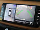 自車を真上から見下ろすように映し出すので周囲の状況が分かるアラウンドビューモニター搭載。フロントカメラとしても使用できます。車庫入れなど苦手な人の頼りになる助っ人です。
