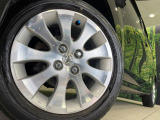 【純正15インチアルミホイール】外観にマッチした純正アルミホイールを装着しております。各種社外アルミホイールや、スタッドレスタイヤも取扱いしております。是非ご相談ください♪