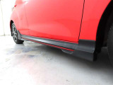 GRサイドスカートを装着しております。