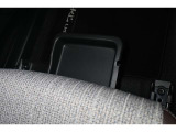 助手席シートアンダートレイ装備!色々収納でき室内もスッキリ!