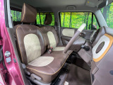 運転席シート廻りは使用感も少なく、良好な状態となっています。丁寧に使われていたことがよくわかりますね。