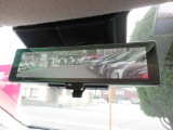 『スマートルームミラー』付き♪♪ 後席乗車の方の頭で後続車を確認できない時には後部カメラが撮影する映像をここに表示させて後方の確認ができます♪♪