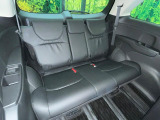 3列目シートはもちろん状態良好☆大人でもゆったりと座って頂けますので、大人数でのお出かけもラクラクです♪ご家族で、気の知れた仲間で、ドライブに行くのが楽しみですね♪