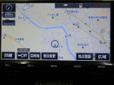 純正ナビを装備。タッチパネル式で使いやすく、お出かけもラクラクです。