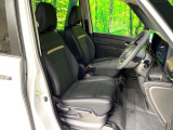 運転席まわりには十分なスペースがあり、大柄な方でもゆったり運転していただける環境です。