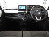 ◆視界広々で非常に運転しやすくロングドライブでも疲れを感じさせないすっきりとまとまったインパネ周りです。