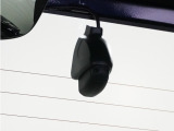 ◆リアにもドライブレコーダーを装備しております◆映像・音声などを記録する自動車用の装置です。もしもの事故の際の記録はもちろん、旅行の際の思い出としてドライブの映像を楽しむことができます。