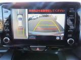 (パノラミックビューモニタ-)車を上から見たような映像で死角もバッチリ確認できます。