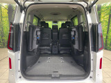 後席を格納すると、これだけの広さが!シーンに合わせたシートアレンジで、大きな荷物も積むことが出来ます♪
