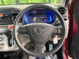 インテリアに合わせたデザインのステアリングは、運転される方のことも考え、運転しやすい形状、大きさです。是非一度、実際に触ってお確かめください。