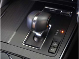 【シフトレバー】シフトもとても操作しやすいデザインになっております。運転する人の事を第一に考えた操作性の高い仕様です。